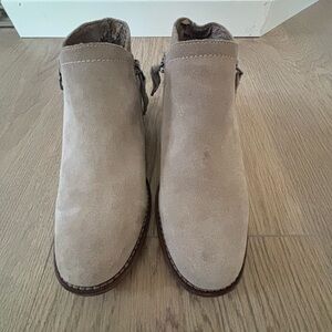 Dolce Vita Women's Tan Ankle Boots with Zippers size 6